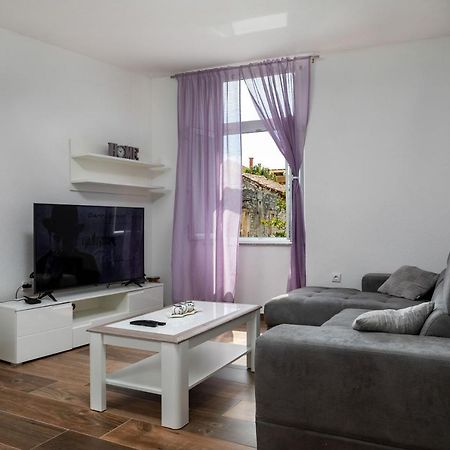 Apartments Smaila 1729 Пула Екстериор снимка