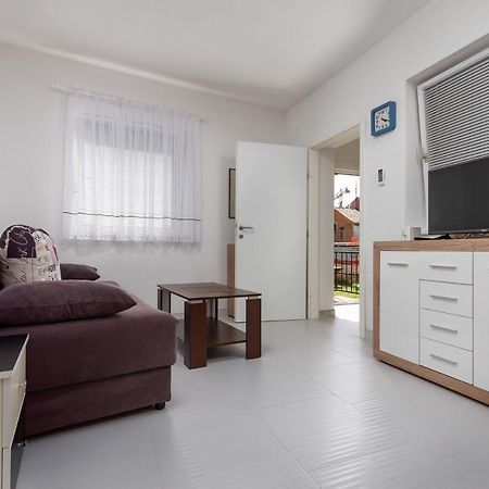 Apartments Smaila 1729 Пула Екстериор снимка
