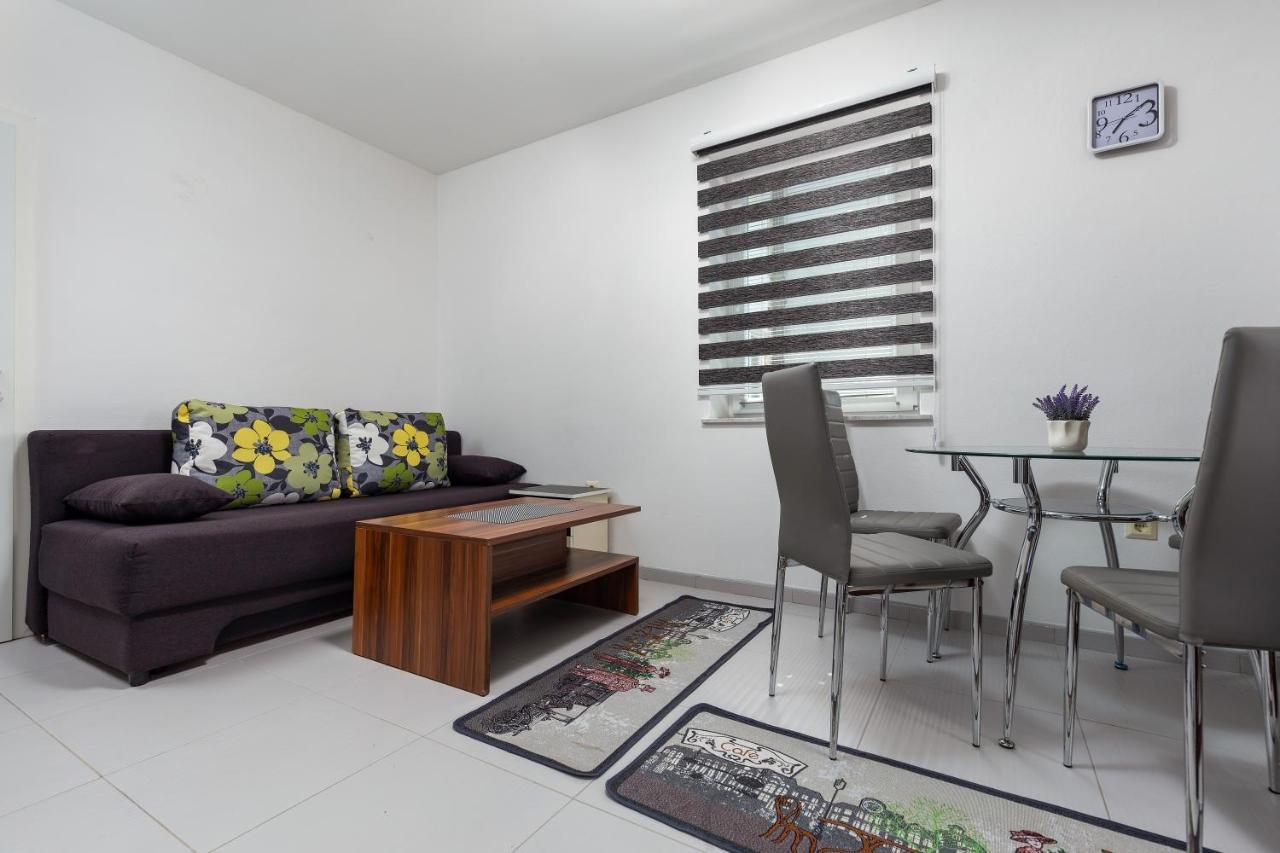 Apartments Smaila 1729 Пула Екстериор снимка