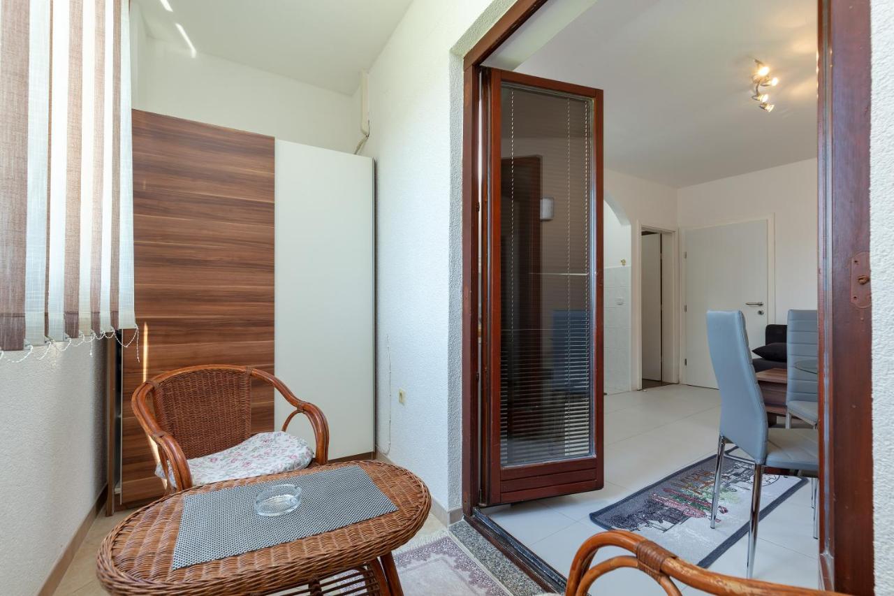 Apartments Smaila 1729 Пула Екстериор снимка