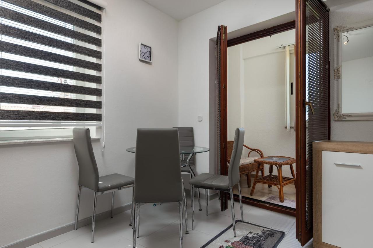 Apartments Smaila 1729 Пула Екстериор снимка