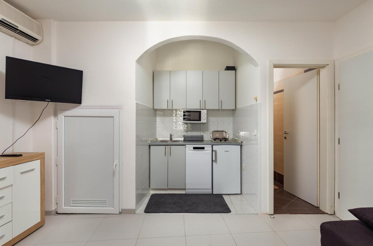 Apartments Smaila 1729 Пула Екстериор снимка