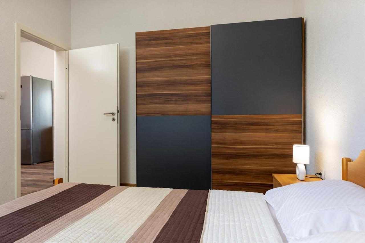 Apartments Smaila 1729 Пула Екстериор снимка