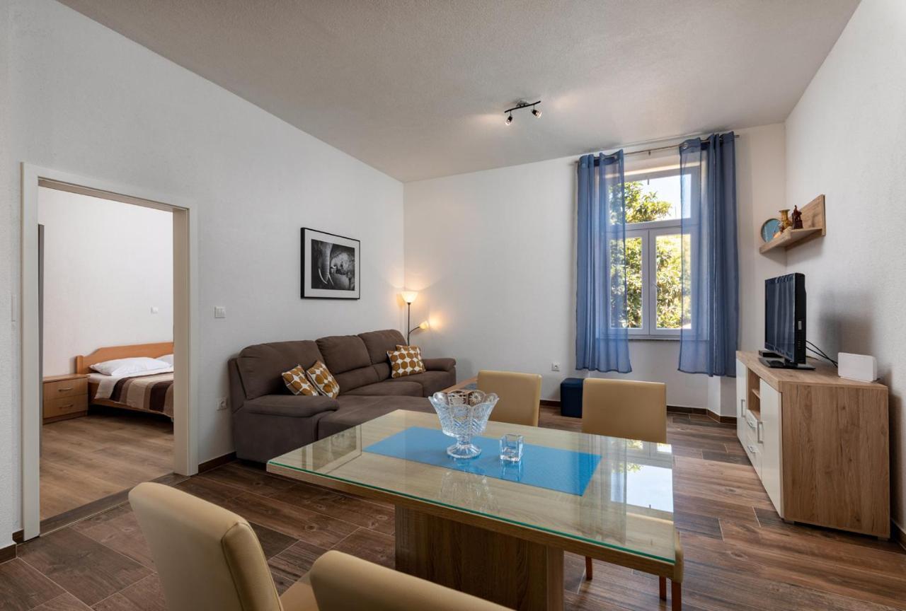 Apartments Smaila 1729 Пула Екстериор снимка