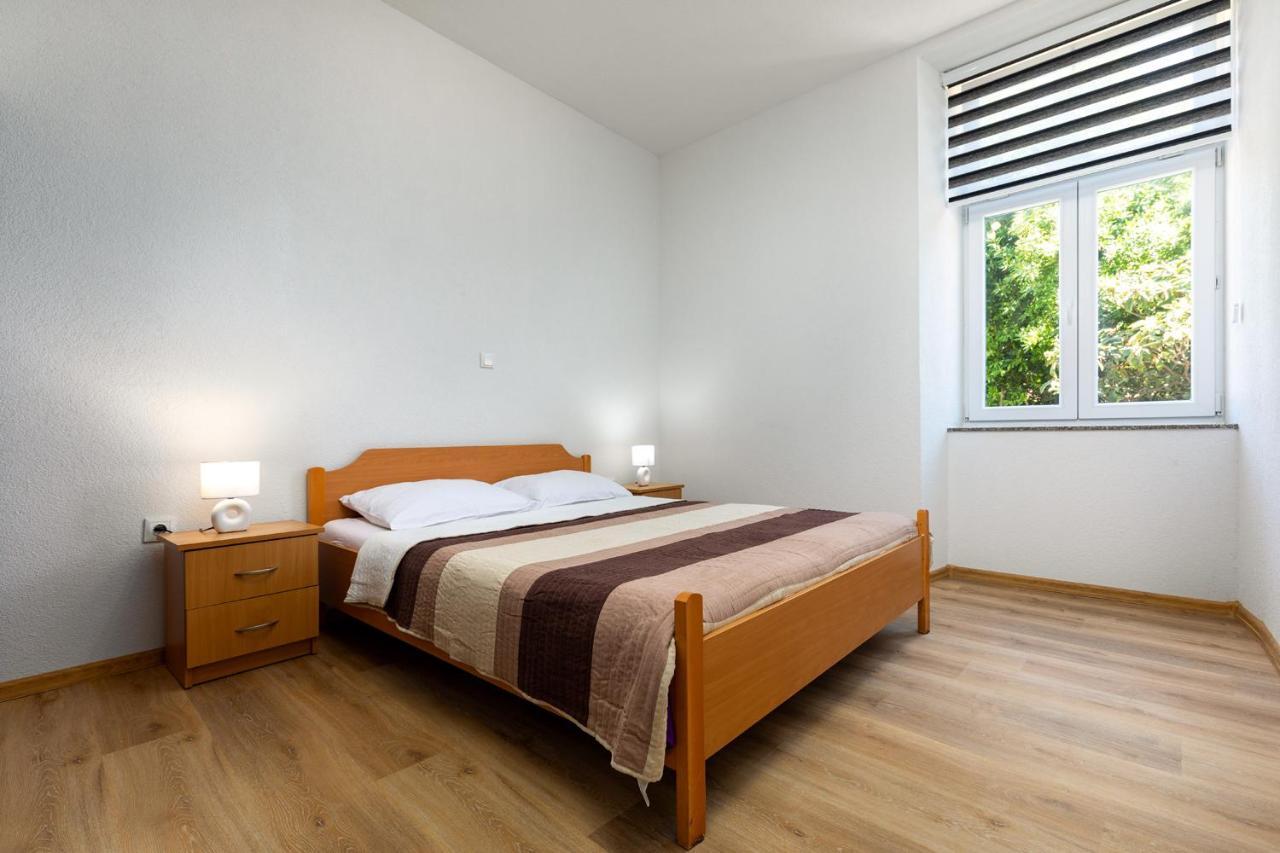 Apartments Smaila 1729 Пула Екстериор снимка