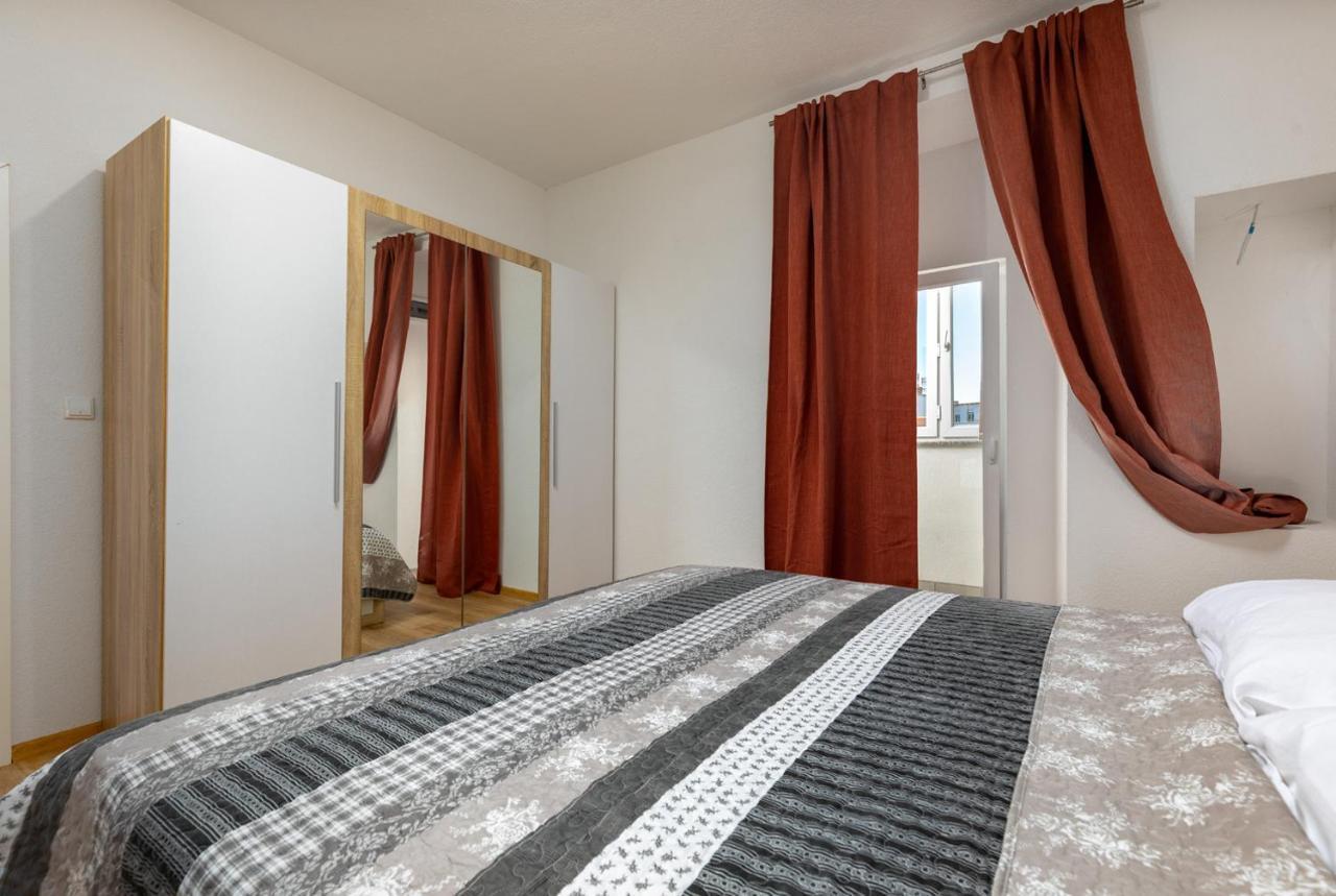 Apartments Smaila 1729 Пула Екстериор снимка