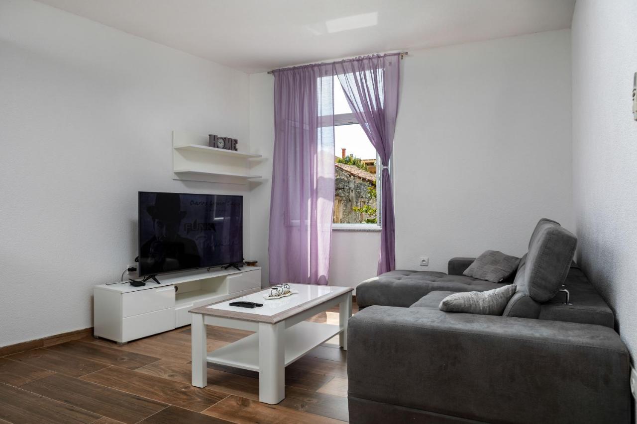 Apartments Smaila 1729 Пула Екстериор снимка