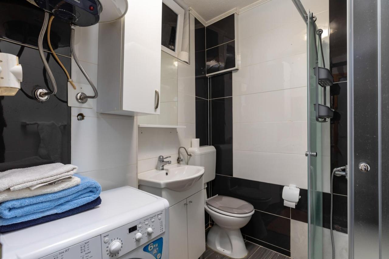 Apartments Smaila 1729 Пула Екстериор снимка