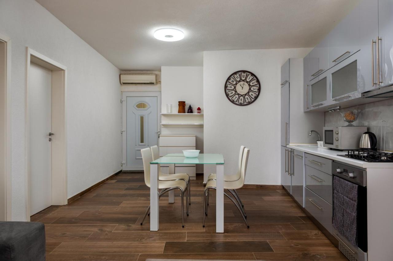 Apartments Smaila 1729 Пула Екстериор снимка