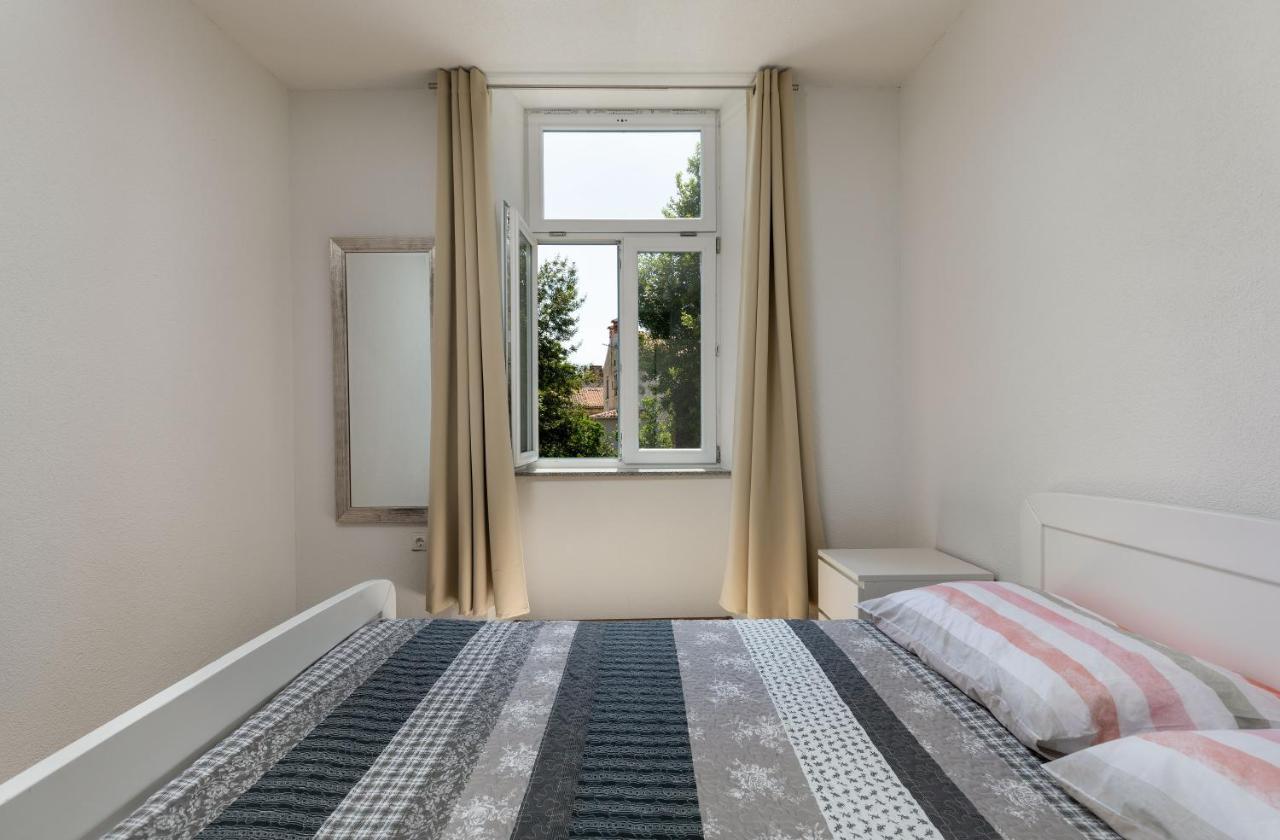 Apartments Smaila 1729 Пула Екстериор снимка