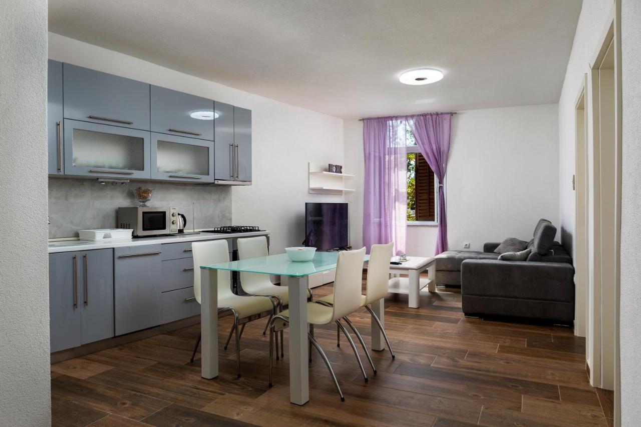 Apartments Smaila 1729 Пула Екстериор снимка