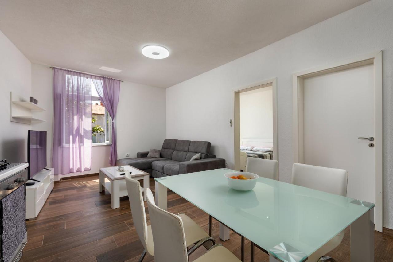 Apartments Smaila 1729 Пула Екстериор снимка
