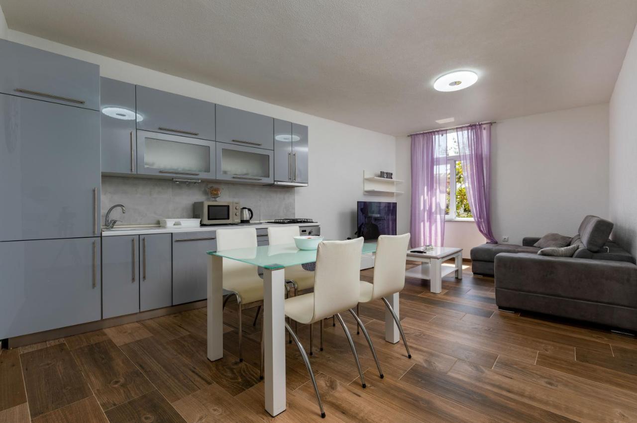 Apartments Smaila 1729 Пула Екстериор снимка
