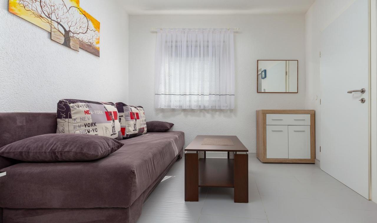 Apartments Smaila 1729 Пула Екстериор снимка